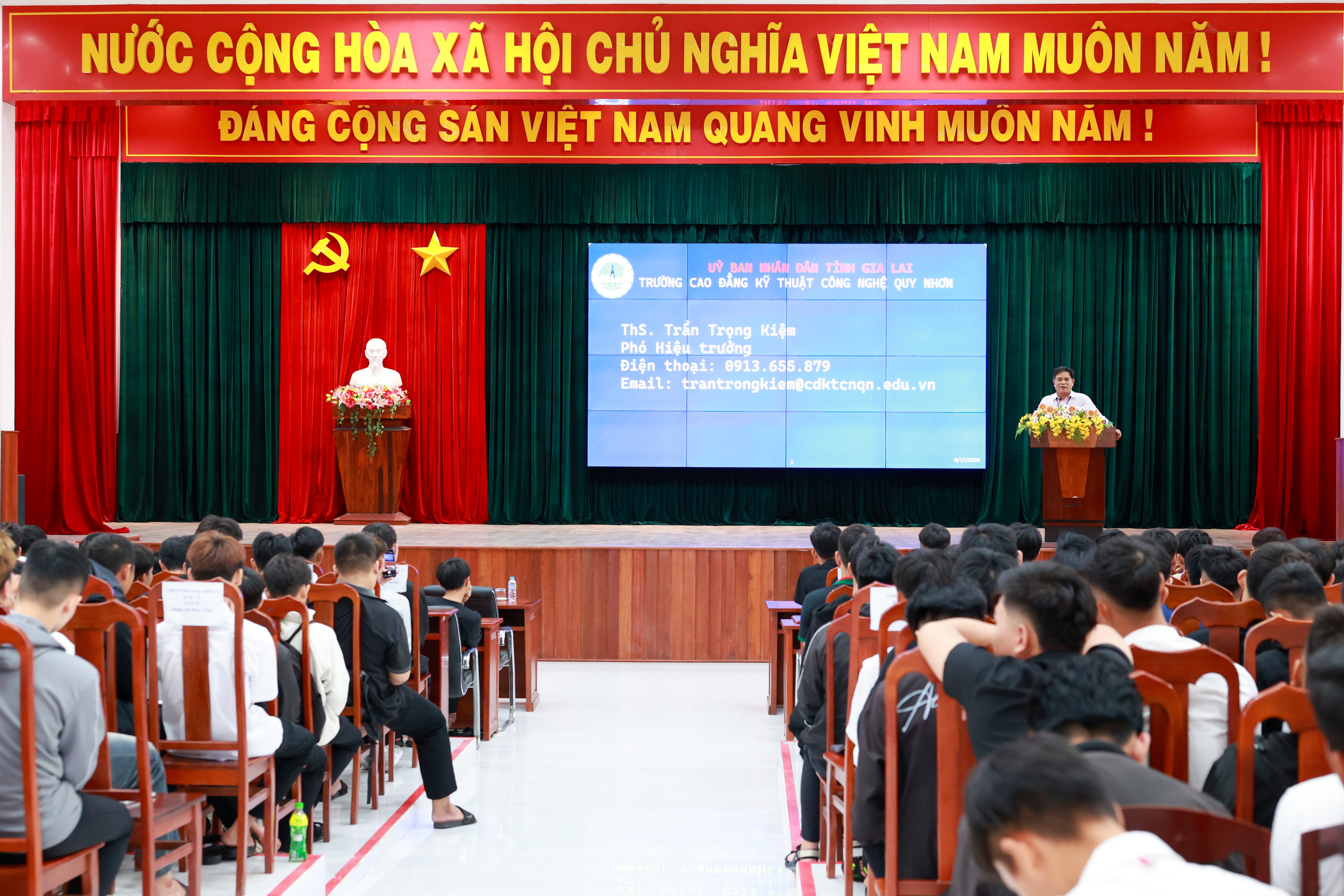 QCET khai mạc Tuần sinh hoạt công dân đầu khóa cho HSSV Khóa 20